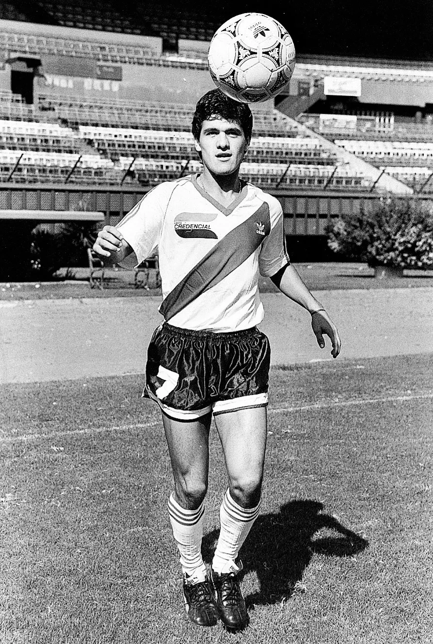 Debut Ariel Ortega (1991)